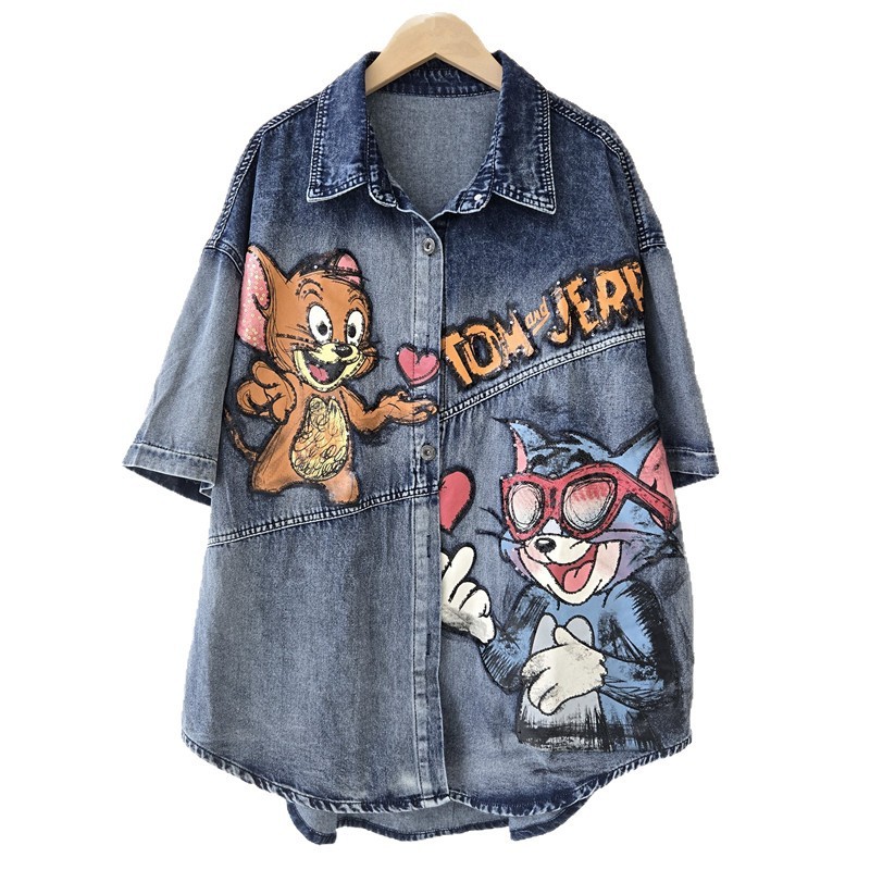 Dạo phố áo sơ mi nữ thời trang, họa tiết denim hoạt hình vui nhộn, phù hợp mùa hè