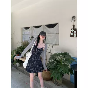 Bộ đồ ngọt ngào cho bé gái Áo khoác Cardigan dài tay màu xám mỏng dành cho nữ Xuân Hè Váy bó hoa Váy ngắn Bộ đồ hai mảnh