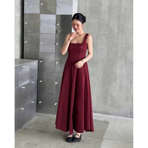 Đầm đỏ hai dây cổ vuông dáng maxi xoè dài nhúng thun sau có túi dịu dàng, thanh lịch MyaHouse