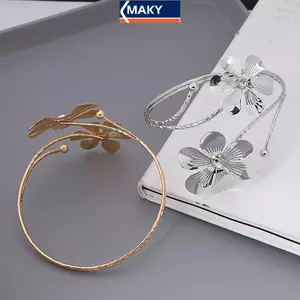 Vòng tay bohemian lá bướm với dây xích kim loại rỗng họa tiết hình học retro, tạo vẻ quyến rũ và phong cách cổ điển.