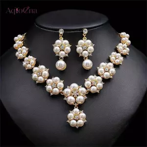 Bộ bông tai cô dâu ngọc trai và hoa kim cương giả - sang trọng cho lễ cưới