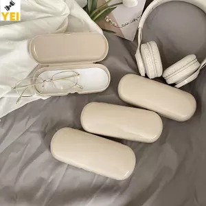 Hộp đựng kính màu kem dễ thương, phù hợp sinh viên du lịch