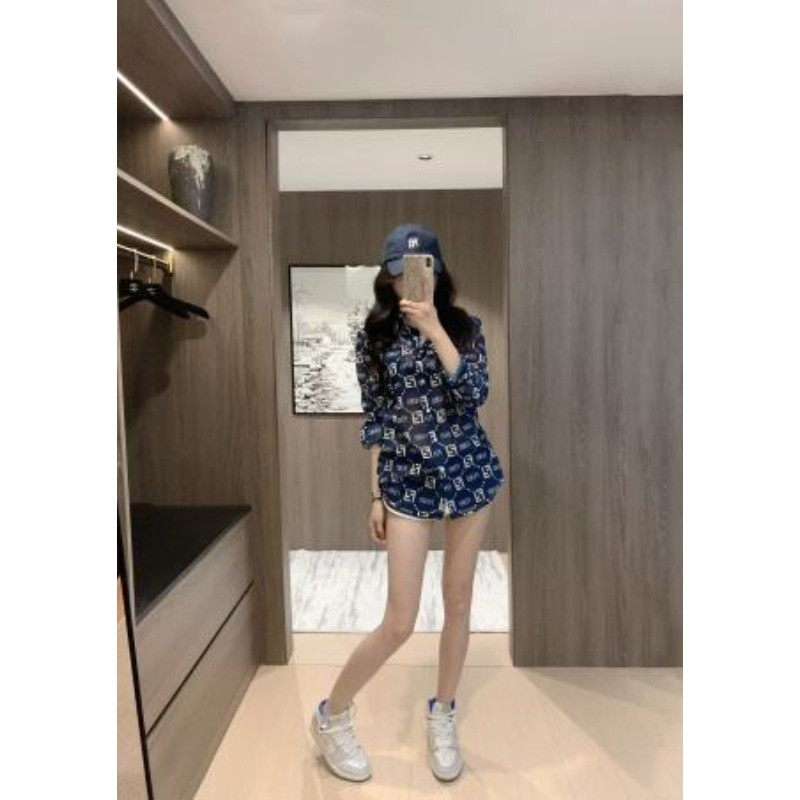 Áo sơ mi nữ phong cách mới với họa tiết nhung và trong suốt nhẹ nhàng