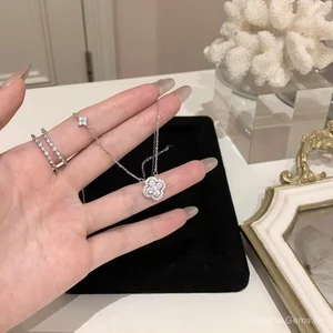 Shining Bốn Lá Vòng Cổ Cỏ Ba Lá Nữ Ánh Sáng Sang Trọng Niche Cao Cấp Nhấp Nháy Xương Đòn Dây Chuyền Quà Tặng Sinh Nhật Phụ Kiện Đeo Vòng Cổ