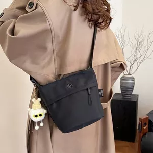 Túi Điện Thoại Di Động Nữ Messenger Đơn Giản Nhỏ Siêu Nhẹ Cao Cấp Niche Phù Hợp Với Tinh Tế Phong Cách Mới Xô Túi Nhỏ