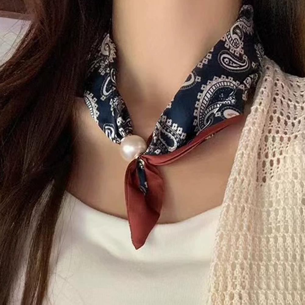 Khăn Vuông Nhỏ Từ Tính Chấm Bi - Phù Hợp Quàng Cổ và Trang Trí