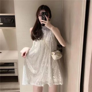 Đầm cổ tròn off-the-shoulder năm 2025 đính kim sa lấp lánh, thiết kế rộng rãi và ôm body, sang trọng không tay