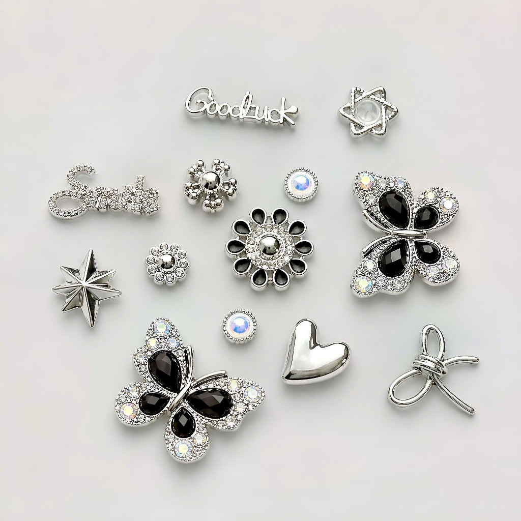 Set Charm Dép Crocs Bướm Đá Đen Cao Cấp Luxury Mix Goodluck Hoa Sao Trái Tim Phong Cách Sang Trọng Cool Ngầu 2026