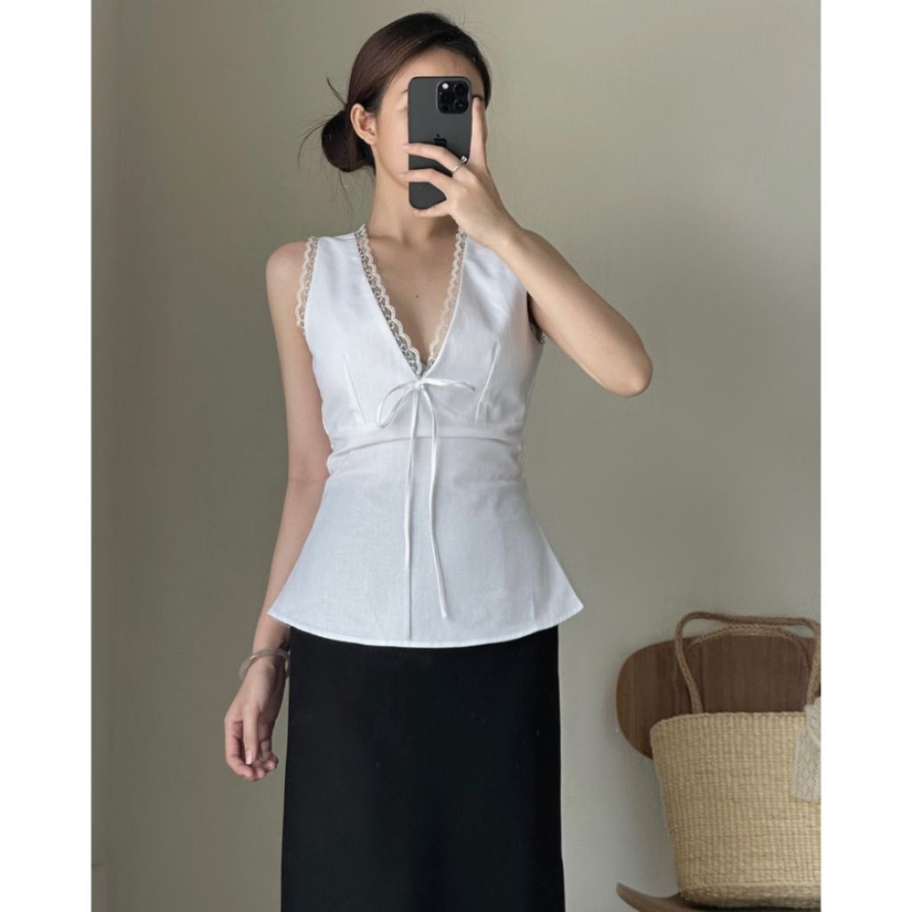 Áo Kiểu Linen Nữ Sát Nách Cổ V Viền Ren Mùa Hè V557 - SamHi Closet