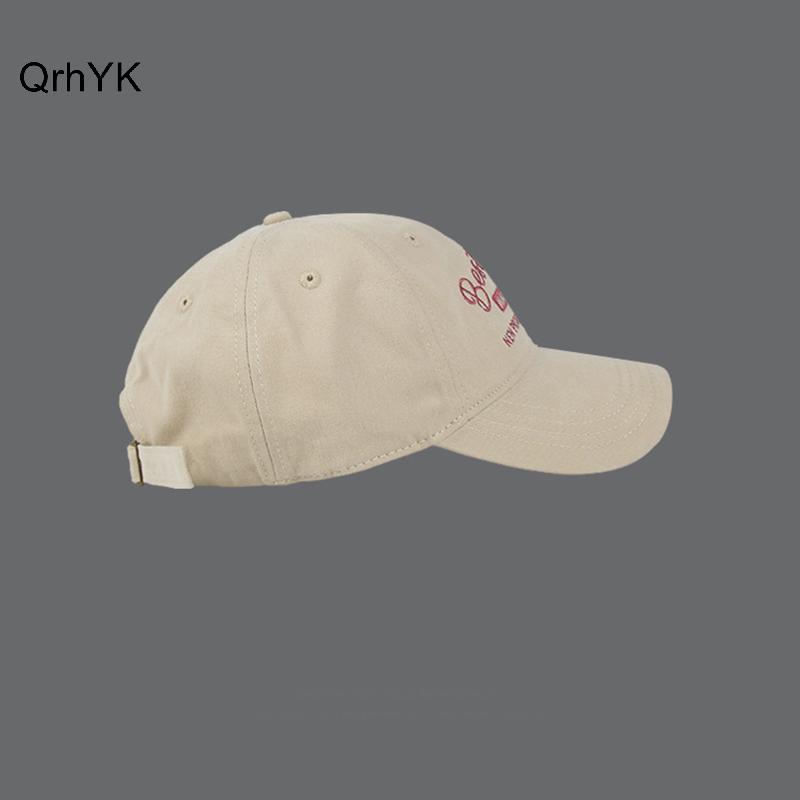 Mũ bóng chày nữ màu hồng thêu cute, chất liệu cotton mềm mại, phù hợp hoạt động ngoại trời và chống nắng theo phong cách Hàn Quốc.