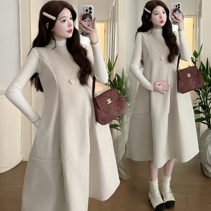 Bộ đồ bà bầu thu đông gồm váy len eo hẹp và áo, hai mảnh