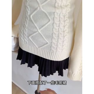 Áo len nữ mềm mại thiết kế mới với nơ sáp và chi tiết ren dây retro phù hợp mùa thu đông.