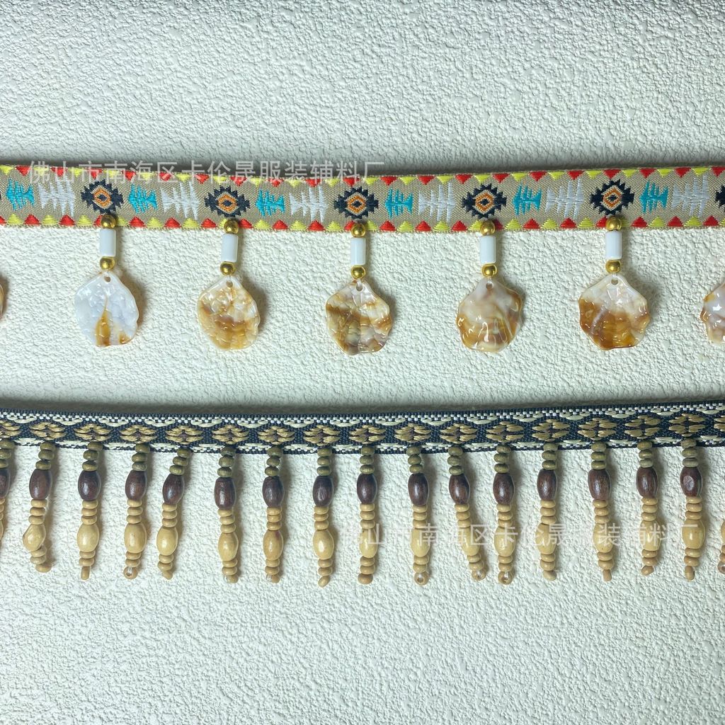 Váy Tua Rua Phong Cách Dân Tộc, Lông Thú Nhỏ Màu Bóng, Handmade Đính Hạt và Rèm Ren Khiêu Vũ với Đèn Lồng Cổ Treo