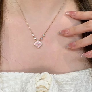 Vòng cổ nữ thiết kế mới nhất với kim cương hồng đầy đặn và motif bốn chiếc lá shamrock
