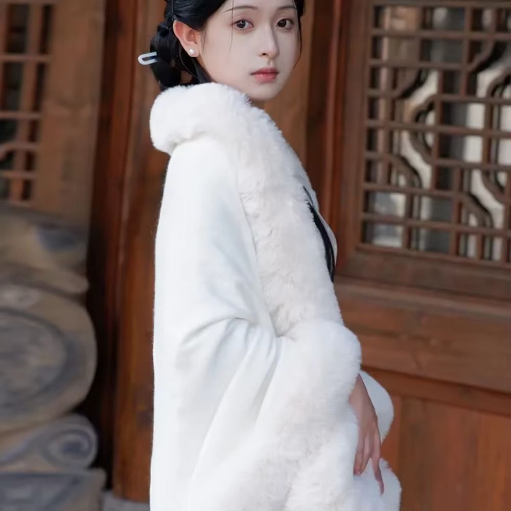 Áo khoác lông thú mùa đông cổ chữ V, chất liệu fleece bền bỉ, phù hợp làm mantelet và khăn choàng ngắn