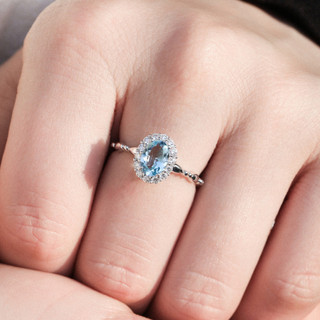Nhẫn aquamarine hình bầu dục cho nữ, tone màu xanh topaz