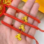 Vòng tay ngựa Tết Nguyên Đán - Dây lụa đỏ với biểu tượng ngựa vàng mang lại may mắn và thịnh vượng