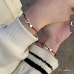 Vòng tay đỏ may mắn hình ngôi sao sáu cánh, dễ dàng điều chỉnh size - Idea hoàn hảo để tặng bạn gái hoặc người thân yêu