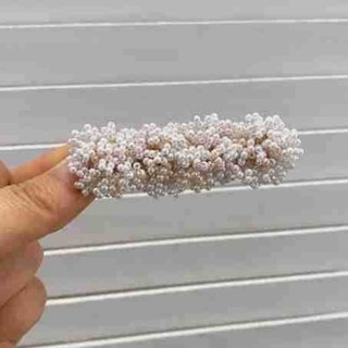 Chiếc mũ cô dâu kiểu Pháp kèm kẹp tóc ngọc trai, phù hợp với váy cưới và dạ hội
