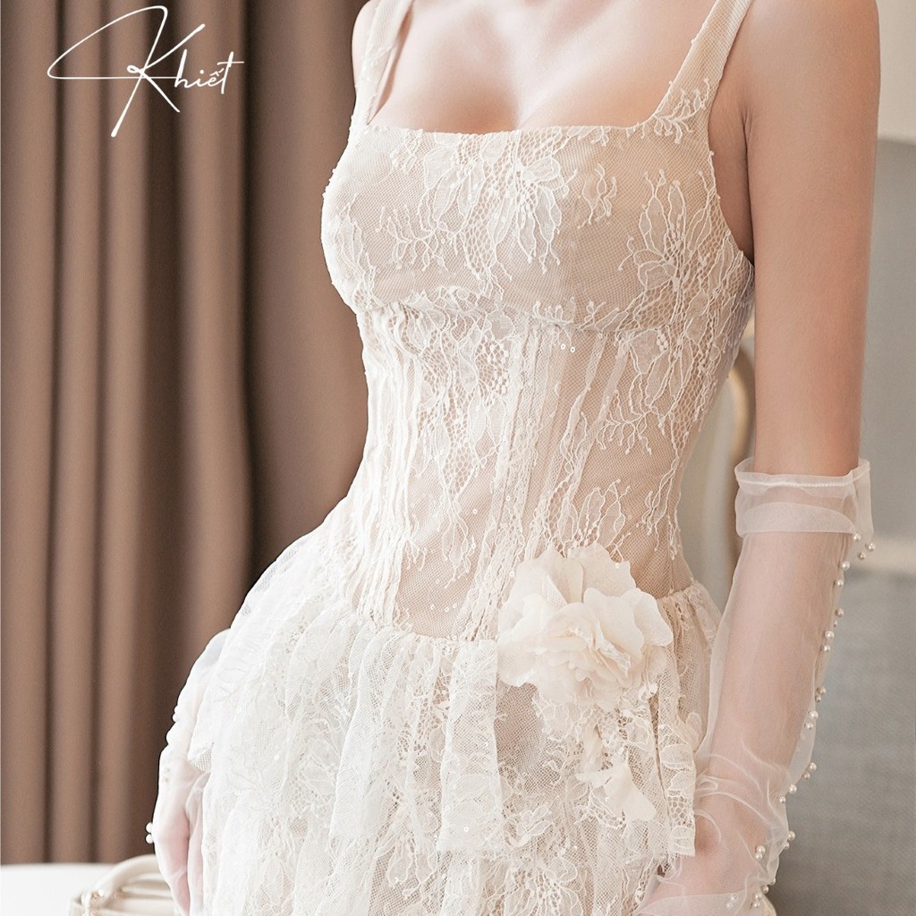Đầm tiệc ren kim sa lấp lánh Khiết thiết kế form corset dài phối tùng xếp tầng & hoa 3D đính eo sang trọng KD384