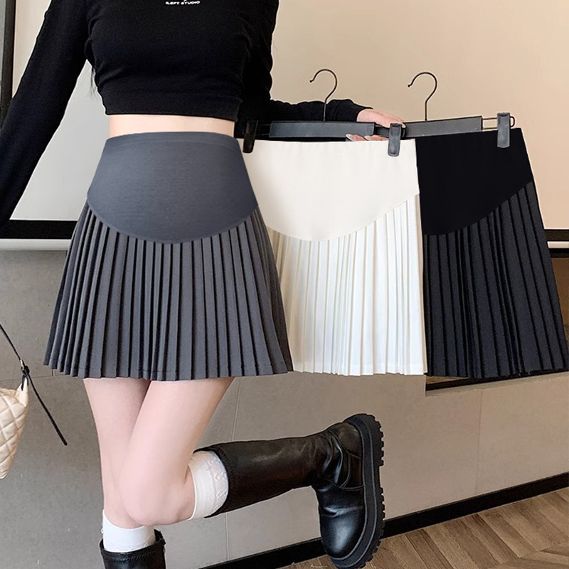 Trang phục bà bầu thời trang với váy xếp ly mùa hè