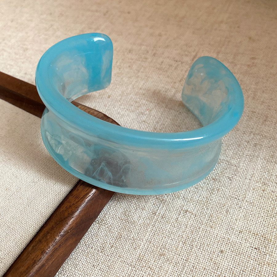 Vòng tay acrylic cổ điển, nhẹ nhàng, phù hợp thời trang dành cho nữ