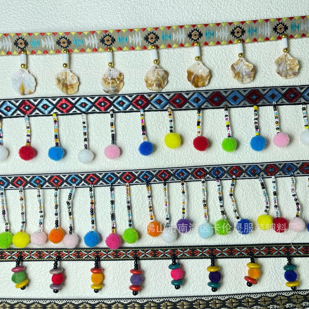Váy Tua Rua Phong Cách Dân Tộc, Lông Thú Nhỏ Màu Bóng, Handmade Đính Hạt và Rèm Ren Khiêu Vũ với Đèn Lồng Cổ Treo