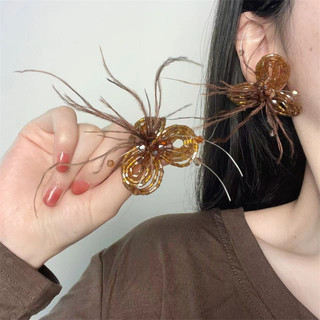 Bông Tai Lông Vũ Đính Cườm - Thiết Kế Kết Hợp Phong Cách Hiện Đại Và Cổ Điển Cho Người Phụ Nữ Thanh Lịch Và Ngọt Ngào