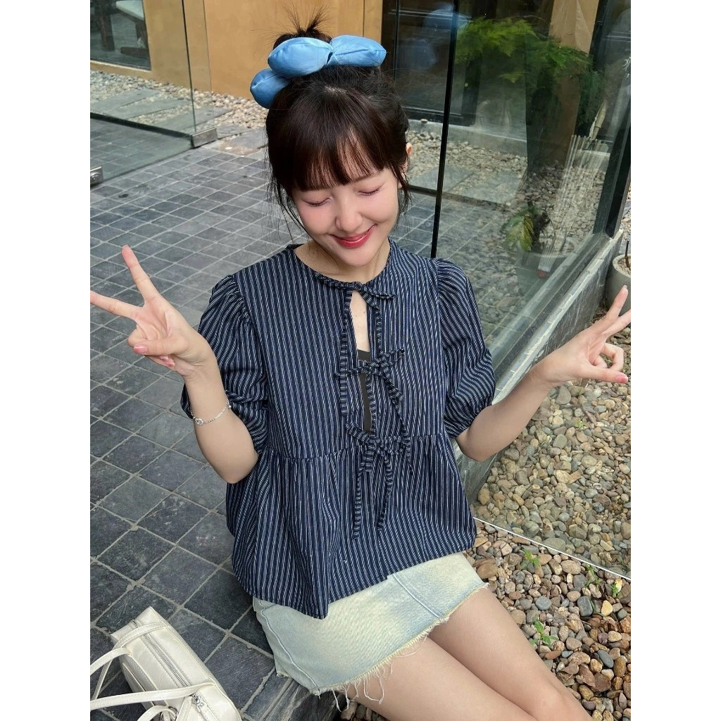 (Tặng kèm áo 2 dây) Áo Babydoll Kẻ Buộc Nơ Tay Phồng, Áo blouse Nữ Tay Bồng Kèm Áo 2 Dây_A523