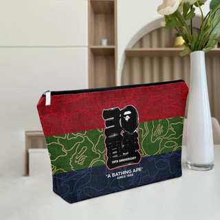 Túi đựng mỹ phẩm họa tiết BAPE phiên bản giới hạn này mang lại cảm giác cao cấp; Đó là túi đựng mỹ phẩm du lịch di động và quà tặng đa chức năng, thiết thực.