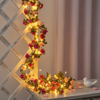 Dây Hoa Hồng Giả Có Đèn LED Trang Trí Phòng Ngủ Decor Treo Tường Đám Cưới Vòng Nhân Tạo Thẩm Mỹ Giáng Sinh Tết Nhà Cửa Cầu Thang Ban Công Sổ Lung Linh Vintage Leo Nhựa Phụ Kiện Chụp Ảnh Quà Tặng Đẹp Ánh Sáng Vàng Chill Cao Cấp Rực Rỡ Lãng Mạn Party