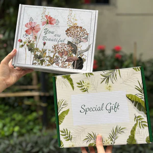 Hộp đựng quà tặng 8/3 kích thước 26*21*9cm kèm rơm màu ngẫu nhiên H63