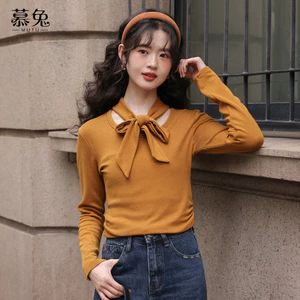 Mutu Áo Thun Nữ Cổ Tròn Phối Ren, Form Slim-Fit Ôm Body, Phong Cách Pháp