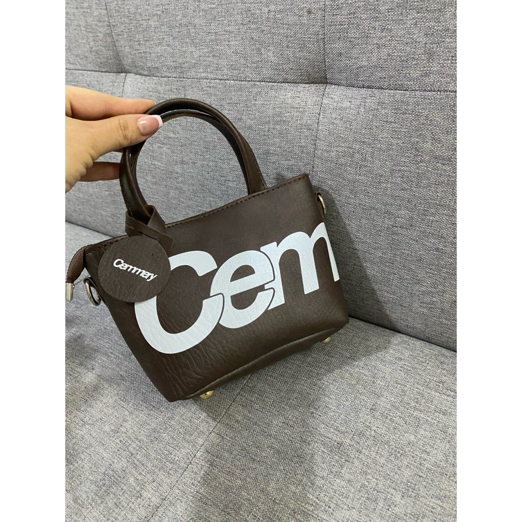Túi da nữ in họa tiết chữ hottrend da PU mềm kèm charm và dây đeo chéo cầm tay trẻ trung cá tính - HTM469