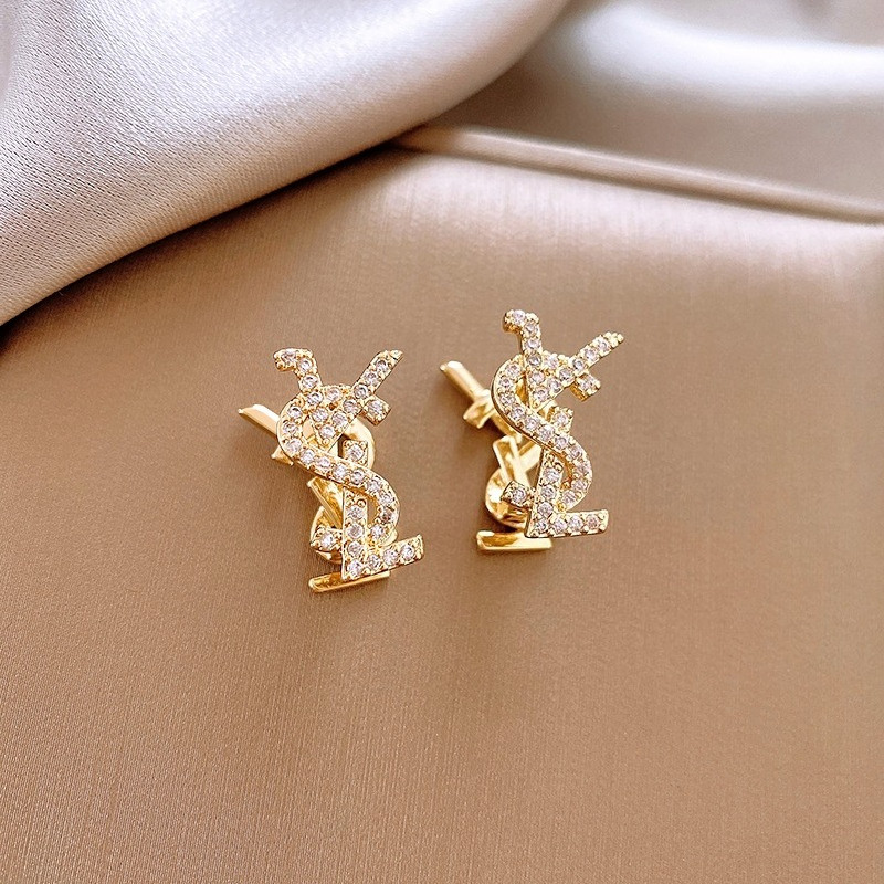 Bông tai chữ zircon thời trang, sang trọng và đa năng
