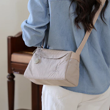 💦Chống Nước/Siêu Nhẹ🌿Túi Đeo Chéo Nữ Nhiều Ngăn/Túi Vải Nylon Hàng Ngày/Túi Nắp Gập Thời Trang Túi Đeo Chéo Nữ Nhẹ Nhàng/Túi Xách Nữ Phong Cách Hàn/Nhiều Ngăn/Dung Tích Lớn Túi Nylon Nữ Đi Làm/Túi Đeo