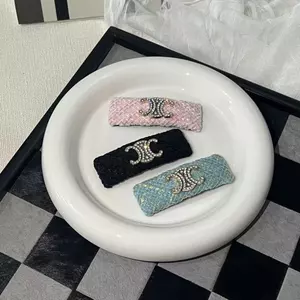 SẢN PHẨM MỚI - Kẹp Tóc Chữ Cái Tiếng Anh Phong Cách Chanel Với Kẹp Kim Cương Giả Nổ IO7P