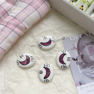 Gốm sứ vẽ tay hai mặt hình tulip và dâu cá đính hạt, phụ kiện vòng tay độc đáo