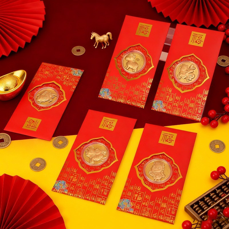[Bán buôn] Giấy cao cấp và gói kim loại màu đỏ, Thiết kế năm con ngựa 2026 với lá vàng giả, biểu tượng tốt lành tượng trưng cho sự giàu có và thành công, bao gồm tiền xu kỷ niệm