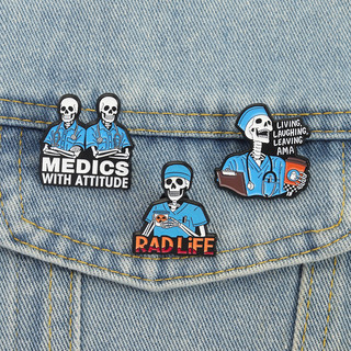 Balo pin phụ kiện cho nhân viên y tế và x-quang - Độc đáo với đầu lâu men thổ cẩm và huy hiệu kim loại