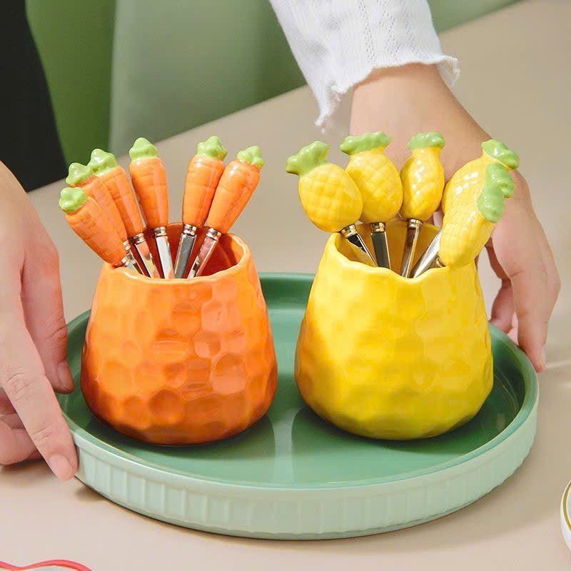 Set 6 Món: Nĩa Trái Cây Mini Kèm Lọ Cắm Sứ Tráng Men - Thép Không Gỉ 304 - Cán Hình Củ Quả Ngộ Nghĩnh - Quà Tặng Tân Gia