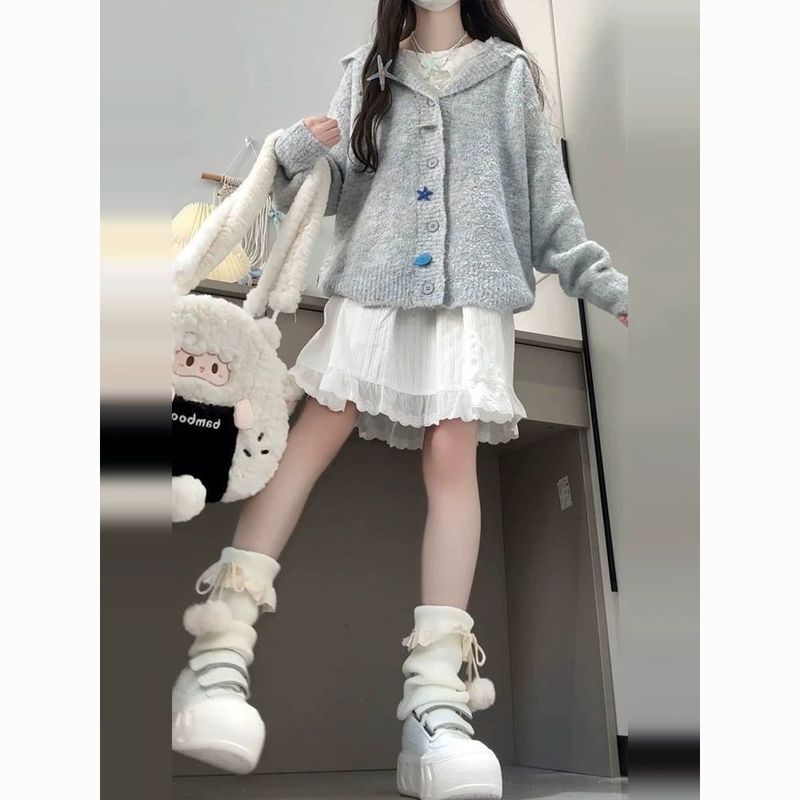 Áo len có mũ trùm đầu màu xám, phong cách thời thượng đầu xuân