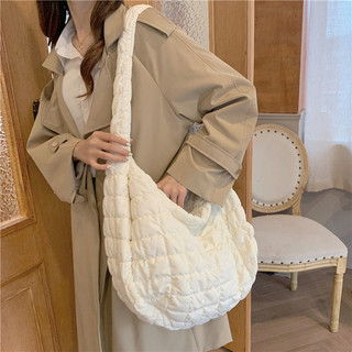 Túi Nữ Thu Đông Dạo Phố Mây Xếp Ly Túi Lớn Độc Đáo Niche Kim Cương Dung Tích Lớn Túi Bánh Bao Retro Túi Messenger