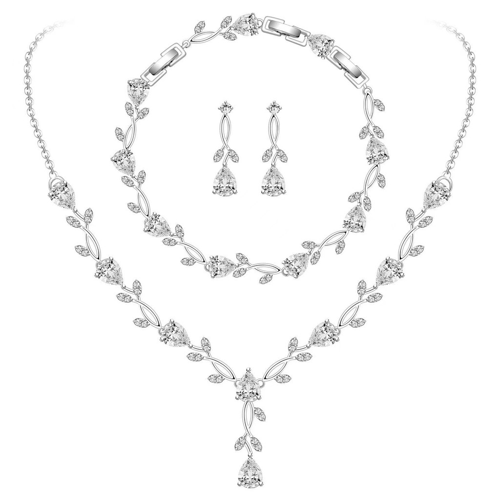 Cô Dâu Vòng Cổ và Bông Tai Kim Cương - Bộ Trang Sức Sang Trọng