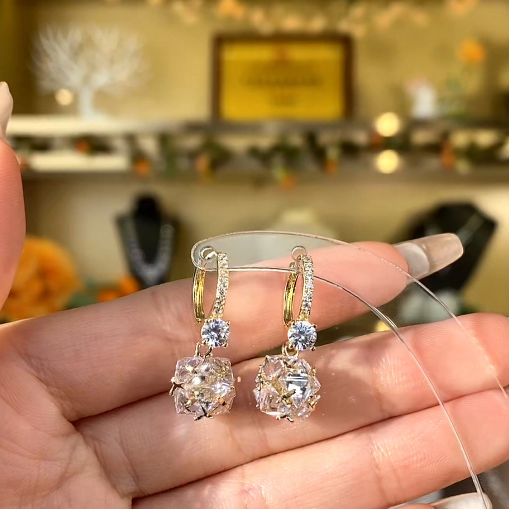 Bông tai kim cương nhấp nháy bóng cao cấp, thiết kế sang trọng và tinh tế, phù hợp mọi dịp
