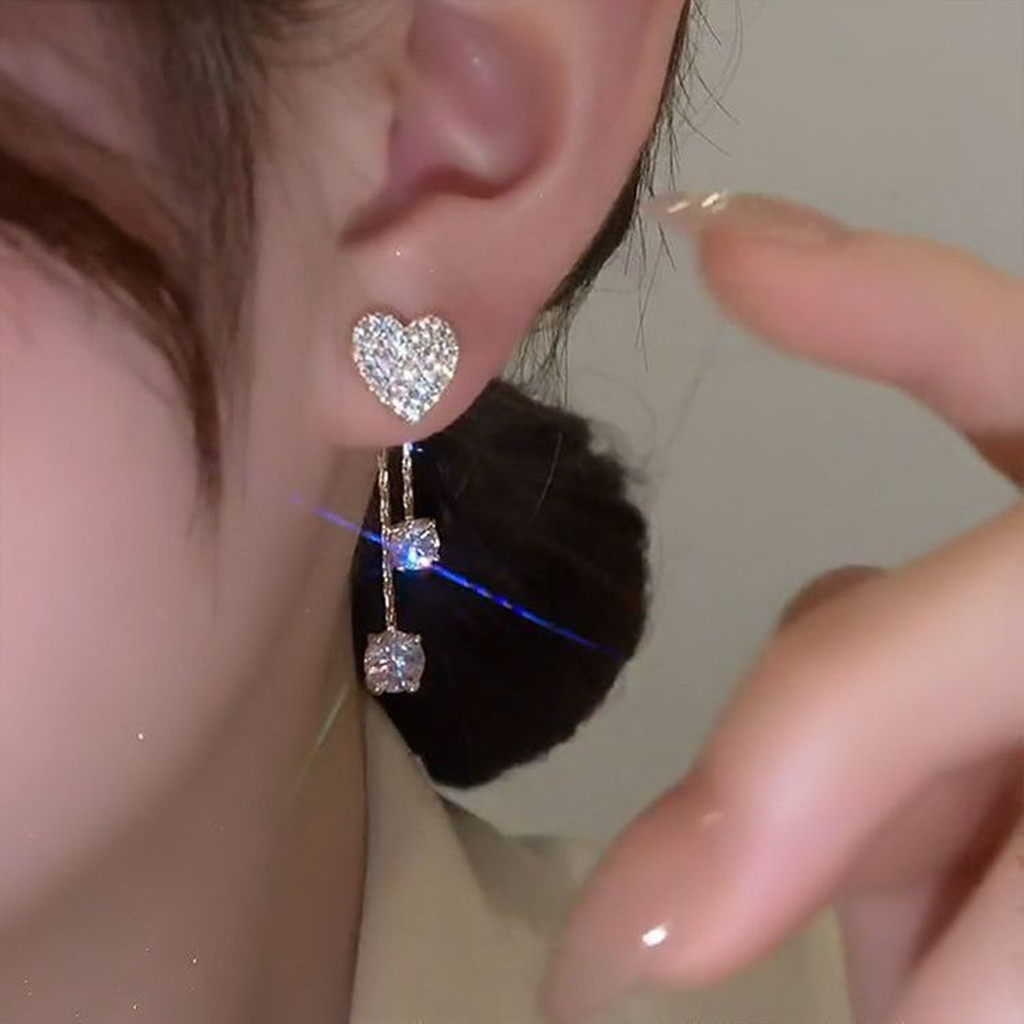 Nhẫn tai trái tim tua rua sáng bóng như kim cương, phù hợp cho tiệc tùng và du lịch