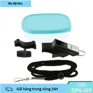 Bộ dụng cụ trọng tài gồm còi chuyên nghiệp và thẻ phạt màu vàng đỏ thiết kế tiện lợi cho trọng tài các cấp độ