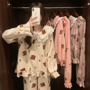 Hàng sẵn có Vận chuyển Gấu Nhỏ Đào Ren San Hô Lông Cừu Ấm Áp Phù Hợp Với Kích Thước Lớn Thường Ngày Có Thể Mặc Bên Ngoài Thu Đông Bộ Đồ Ngủ Dày Homewear Nữ
