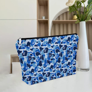 Túi đựng mỹ phẩm họa tiết BAPE phiên bản giới hạn này mang lại cảm giác cao cấp; Đó là túi đựng mỹ phẩm du lịch di động và quà tặng đa chức năng, thiết thực.
