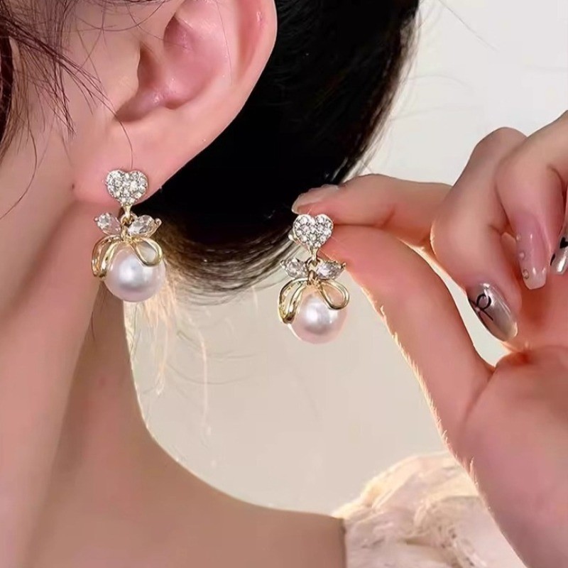 Bông tai ngọc trai giả Thiết kế Niche Bông tai sang trọng Bông tai